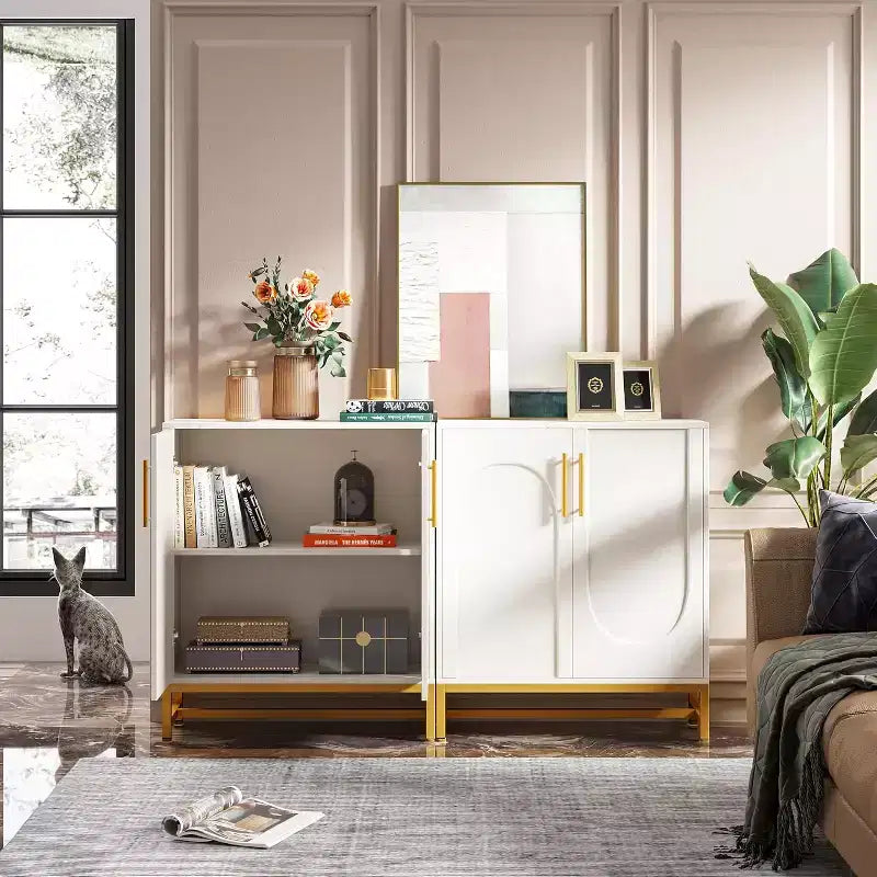 Buffet moderne blanc avec 4 portes et étagères réglables