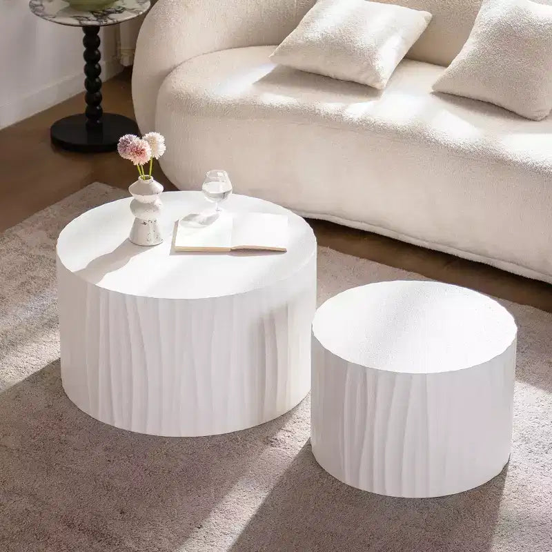 Ensemble de 2 tables basses gigognes rondes avec motifs en relief faits à la main pour salon