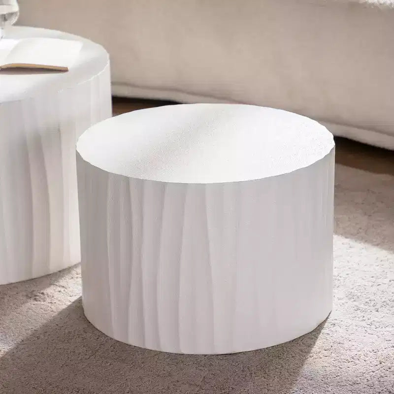 Ensemble de 2 tables basses gigognes rondes avec motifs en relief faits à la main pour salon