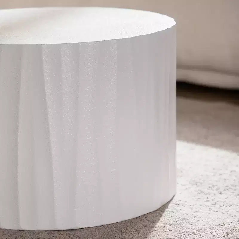 Ensemble de 2 tables basses gigognes rondes avec motifs en relief faits à la main pour salon